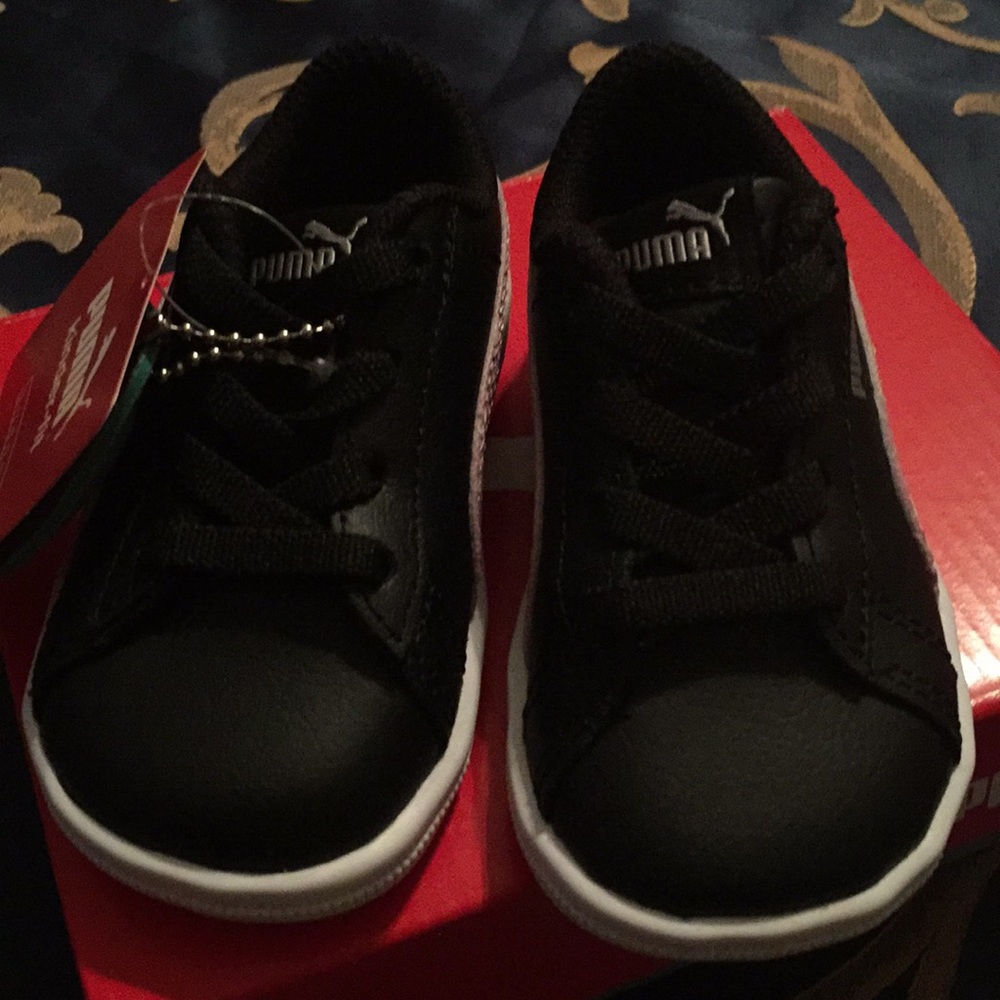 Kinder Fit Black Leather and Pink Glitter Pumas - Picture 3 of 7